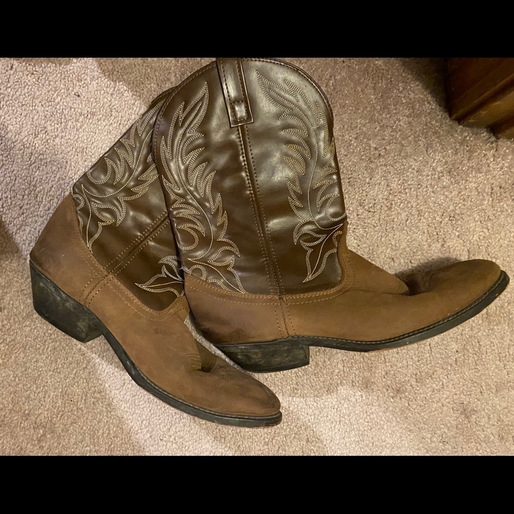 Women’s Cowboy Boots - size 10